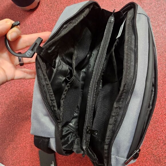 Travis Mathew Golf Approach Toiletry Case Gray Dopp Kit Travel Pouch Bag New - Picture 5 of 10